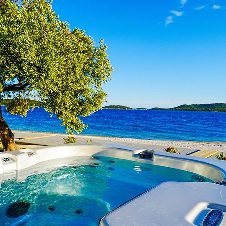 Buqez Eco Resort - Beach Villa 28 - Directly By Beach Drage Bagian luar foto