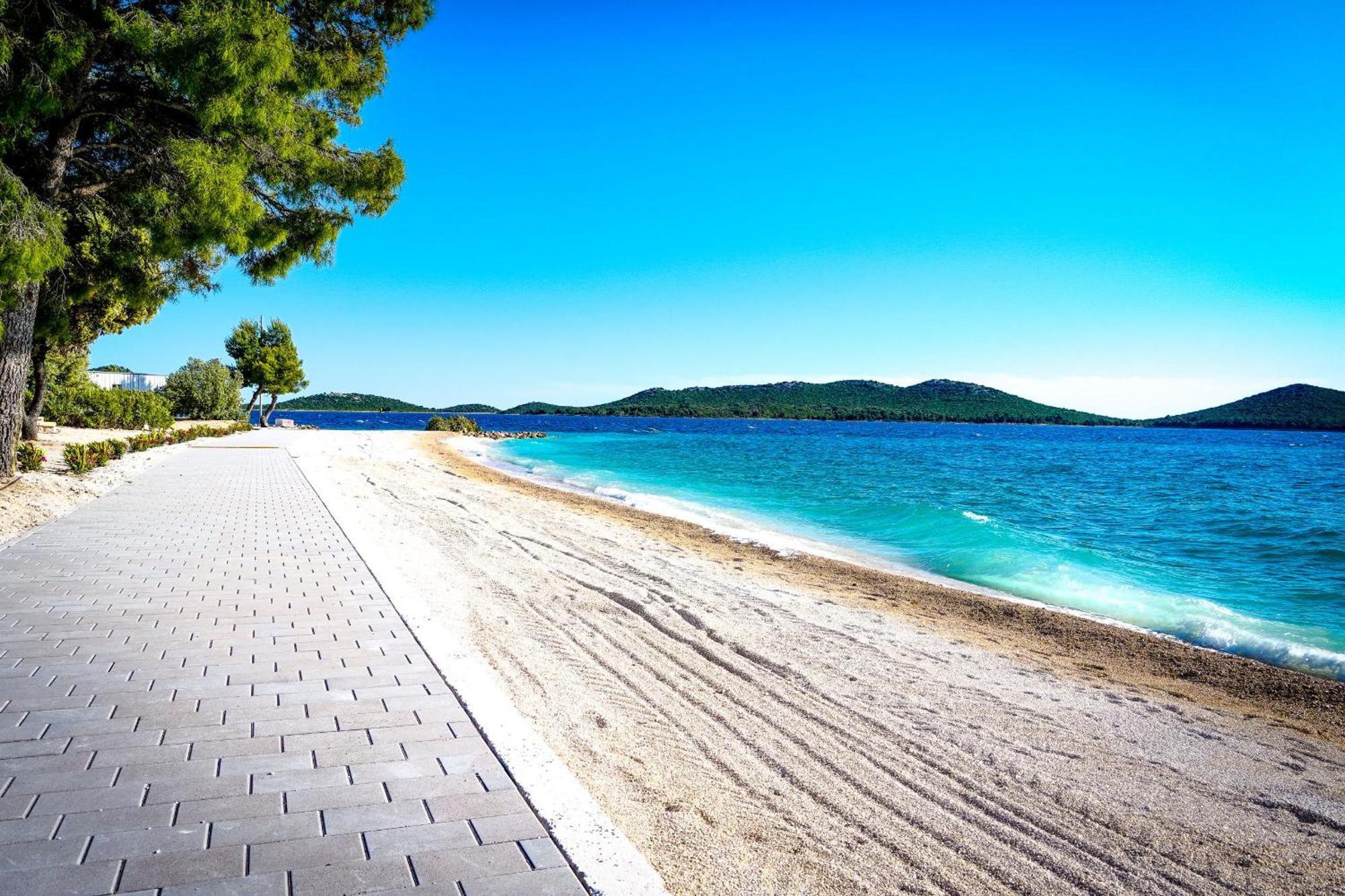 Buqez Eco Resort - Beach Villa 28 - Directly By Beach Drage Bagian luar foto