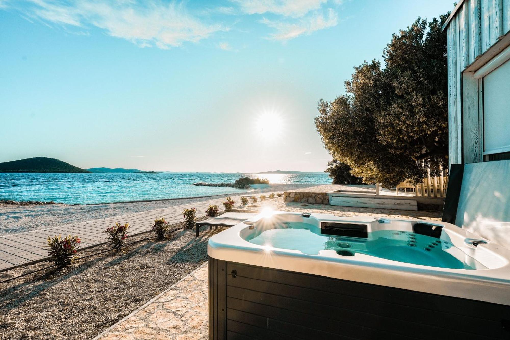 Buqez Eco Resort - Beach Villa 28 - Directly By Beach Drage Bagian luar foto